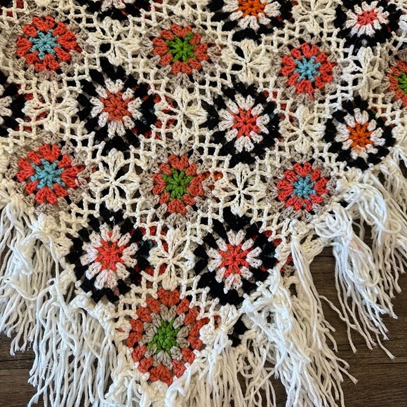 Cropped Crochet Fringe Shawl — one size fits most - Picture 5 of 7